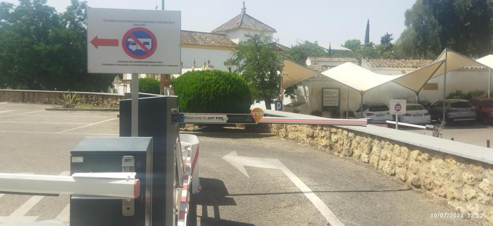 Puerta Sevilla Parking Gratis Cordoba Dış mekan fotoğraf